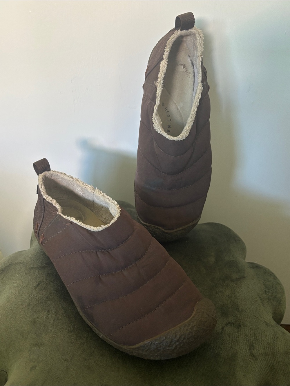 Keen Quilted Slip-On Slippers in Dark Brown